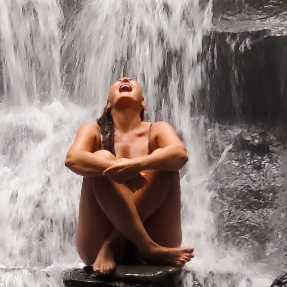 Meet your Posher, Miriam - Picture 1 of 1